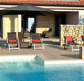 2 bedroom villa with heated pool & tennis court near Zadar, sleeps 4